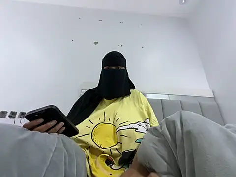 Snapshot of Submissive_Arab chatting on 11, 1, 2025 Submissive Arab online show from 11, 1, 2025