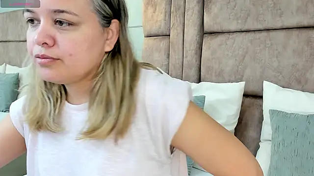 Snapshot of princesaparis chatting on 10, 2, 2025 princesaparis online show from 10, 2, 2025