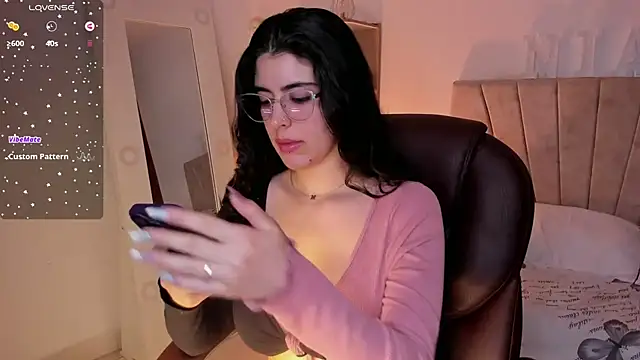 Snapshot of _Niah_ chatting on 1, 2, 2025 Niah online show from 1, 2, 2025