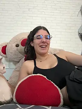 Snapshot of _Niah_ chatting on 3, 2, 2025 Niah online show from 3, 2, 2025