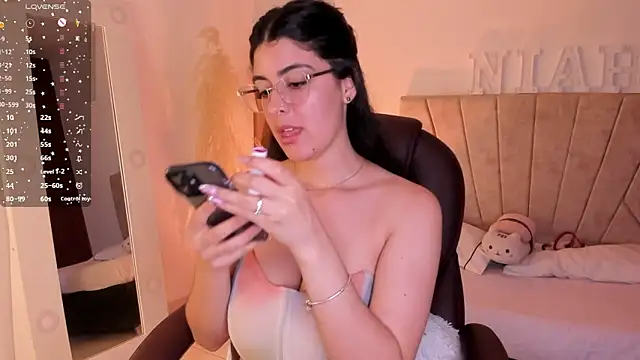 Snapshot of _Niah_ chatting on 7, 3, 2025 Niah online show from 7, 3, 2025