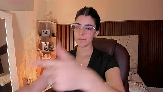 Snapshot of _Niah_ chatting on 14, 10, 2025 Niah online show from 14, 10, 2025