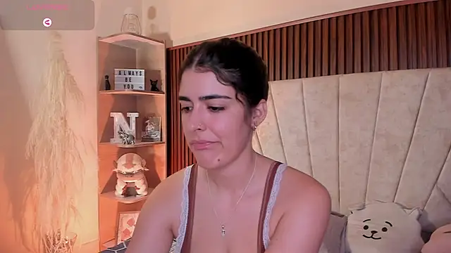 Snapshot of _Niah_ chatting on 19, 10, 2025 Niah online show from 19, 10, 2025