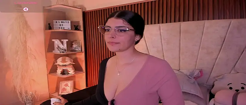 Snapshot of _Niah_ chatting on 21, 10, 2025 Niah online show from 21, 10, 2025