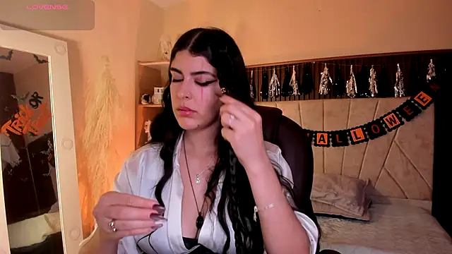 Snapshot of _Niah_ chatting on 28, 10, 2025 Niah online show from 28, 10, 2025