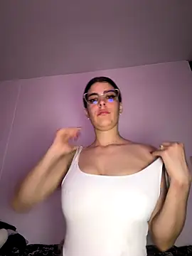 Snapshot of _Niah_ chatting on 16, 11, 2025 Niah online show from 16, 11, 2025