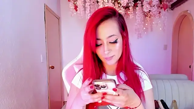 Snapshot of Mia-Bloom chatting on 5, 11, 2025 Mia-Bloom online show from 5, 11, 2025