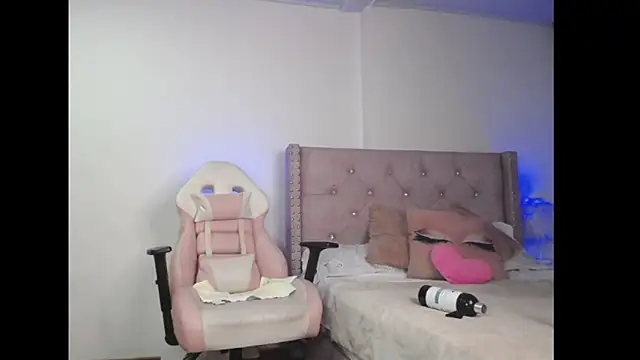 Snapshot of destinysweet21 chatting on 12, 12, 2024 destinysweet21 online show from 12, 12, 2024