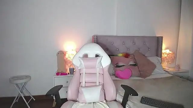 Snapshot of destinysweet21 chatting on 19, 12, 2024 destinysweet21 online show from 19, 12, 2024