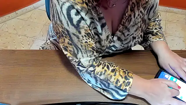 NikkiHolland online show from 11, 11, 2025