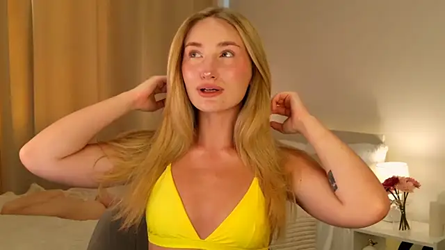 Snapshot of bella__rose chatting on 27, 4, 2026 bella rose online show from 27, 4, 2026