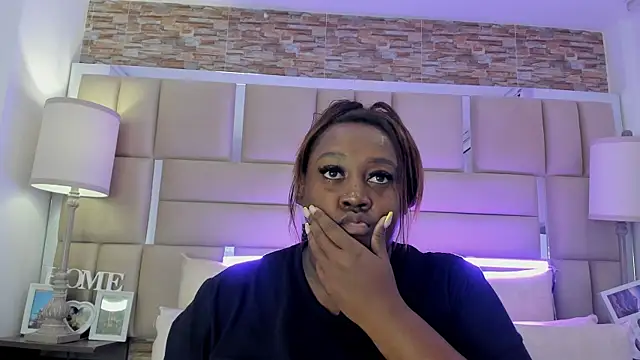 ShaniaBrownn online show from 20, 9, 2025