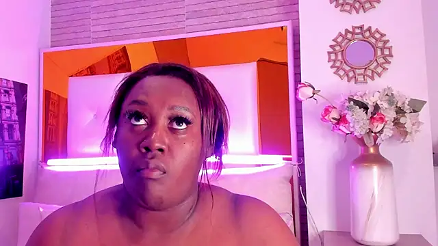 ShaniaBrownn online show from 7, 10, 2025