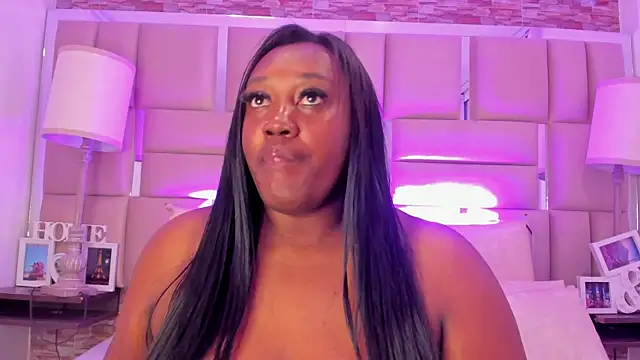 ShaniaBrownn online show from 8, 11, 2025