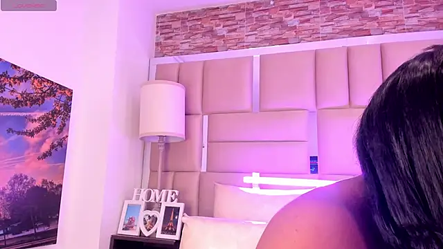 ShaniaBrownn online show from 20, 12, 2025