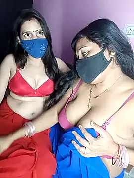 Snapshot of cutee__crazy chatting on 7, 10, 2025 cutee  crazy online show from 7, 10, 2025