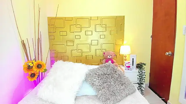 Snapshot of Julia_Haye chatting on 7, 12, 2024 Julia Haye online show from 7, 12, 2024