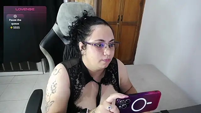 Snapshot of desireefiore chatting on 22, 4, 2026 desireefiore online show from 22, 4, 2026