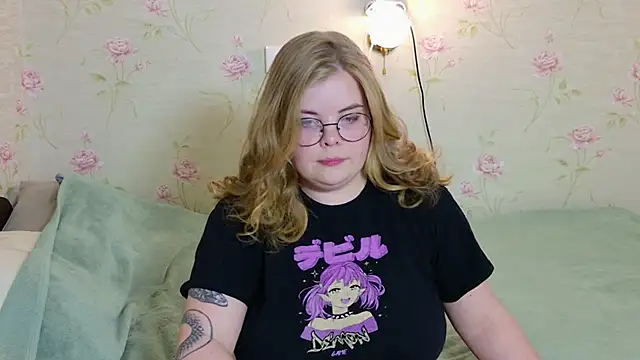 Snapshot of sinnamon_ chatting on 15, 4, 2026 sinnamon online show from 15, 4, 2026