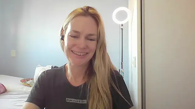 Snapshot of Annylove1 chatting on 22, 4, 2026 Annylove1 online show from 22, 4, 2026