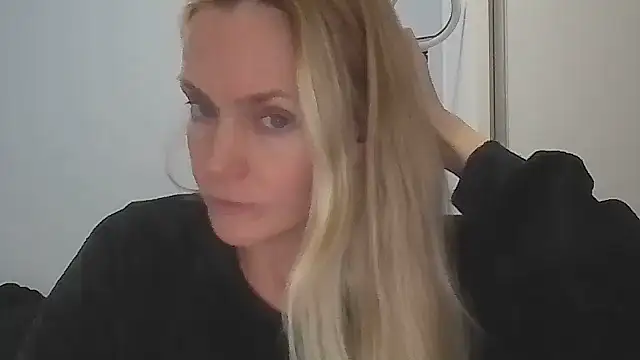 Snapshot of Annylove1 chatting on 13, 5, 2026 Annylove1 online show from 13, 5, 2026