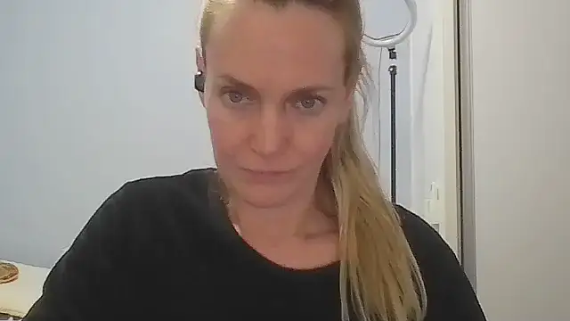 Snapshot of Annylove1 chatting on 26, 5, 2026 Annylove1 online show from 26, 5, 2026