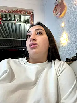 Snapshot of Hannahoff chatting on 23, 12, 2025 Hannahoff online show from 23, 12, 2025