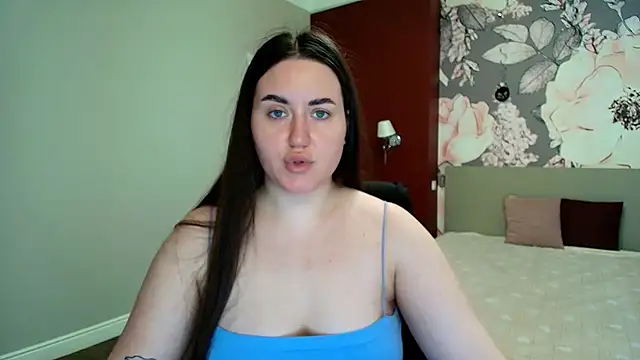 Snapshot of Roxie_Bradley chatting on 9, 4, 2026 Roxie Bradley online show from 9, 4, 2026