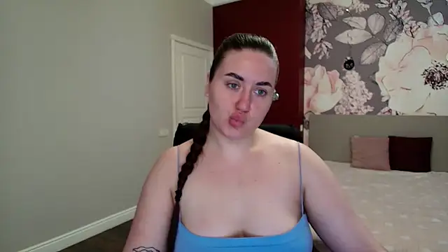 Snapshot of Roxie_Bradley chatting on 10, 4, 2026 Roxie Bradley online show from 10, 4, 2026