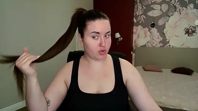 Snapshot of Roxie_Bradley chatting on 24, 4, 2026 Roxie Bradley online show from 24, 4, 2026