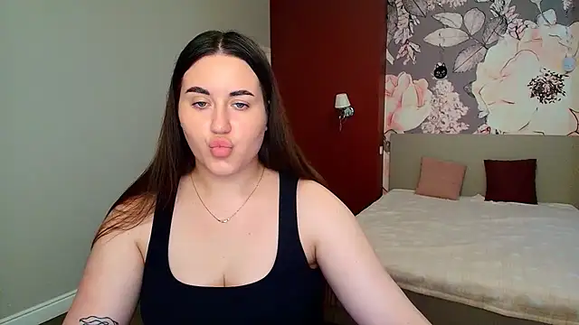 Snapshot of Roxie_Bradley chatting on 8, 6, 2026 Roxie Bradley online show from 8, 6, 2026