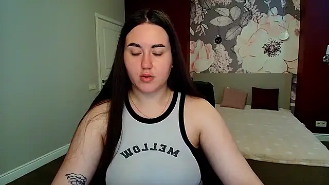 Snapshot of Roxie_Bradley chatting on 27, 6, 2026 Roxie Bradley online show from 27, 6, 2026
