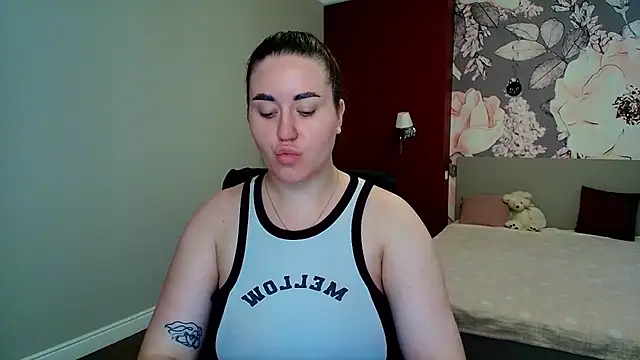 Snapshot of Roxie_Bradley chatting on 7, 7, 2026 Roxie Bradley online show from 7, 7, 2026