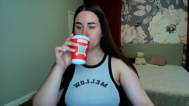 Snapshot of Roxie_Bradley chatting on 9, 7, 2026 Roxie Bradley online show from 9, 7, 2026