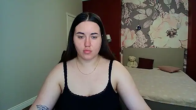 Snapshot of Roxie_Bradley chatting on 15, 7, 2026 Roxie Bradley online show from 15, 7, 2026