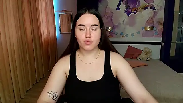 Snapshot of Roxie_Bradley chatting on 20, 7, 2026 Roxie Bradley online show from 20, 7, 2026