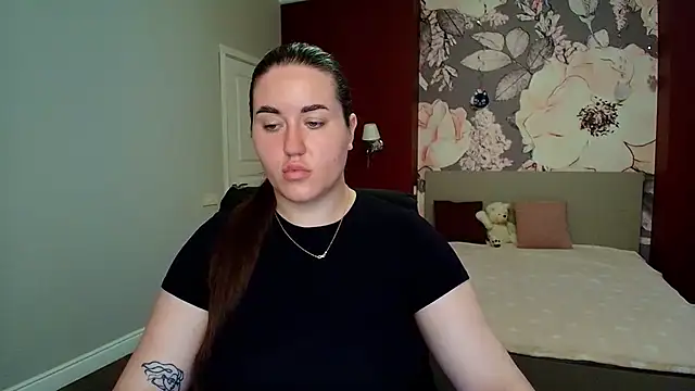 Snapshot of Roxie_Bradley chatting on 22, 7, 2026 Roxie Bradley online show from 22, 7, 2026