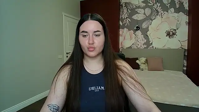Snapshot of Roxie_Bradley chatting on 23, 7, 2026 Roxie Bradley online show from 23, 7, 2026