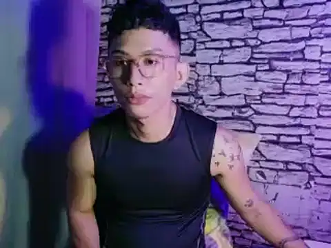 xlovercum online show from 2, 4, 2026