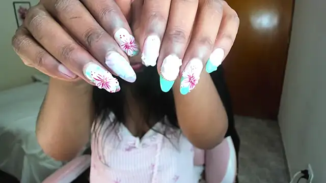 Snapshot of charlott7 chatting on 1, 2, 2026 charlott7 online show from 1, 2, 2026