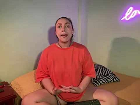 Snapshot of Im_sophiie chatting on 2, 2, 2025 Im sophiie online show from 2, 2, 2025