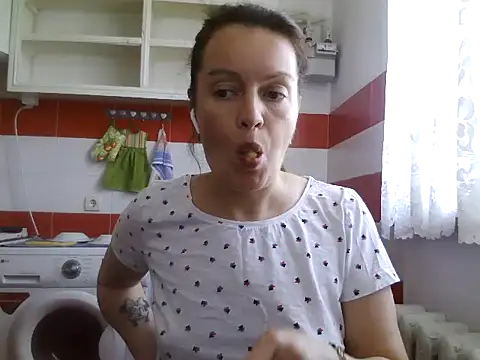 Snapshot of LoveNBloom chatting on 17, 7, 2026 LoveNBloom online show from 17, 7, 2026