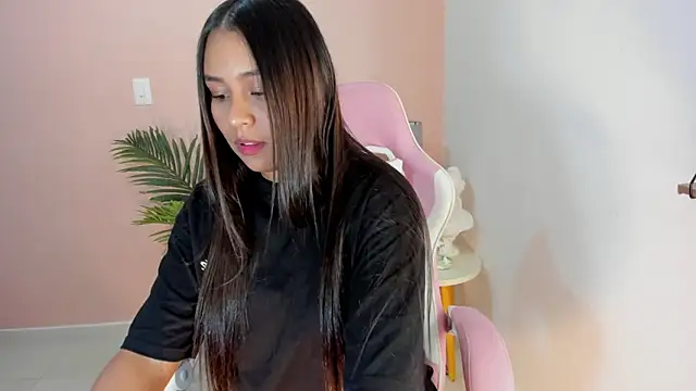 Ciara8 online show from 4, 10, 2025