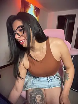 Miaparkerss  online show from 31, 10, 2025