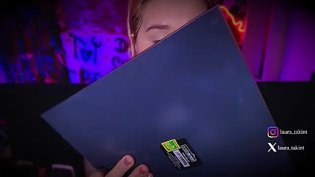 Snapshot of Laura_takint chatting on 25, 9, 2025 Laura takint online show from 25, 9, 2025