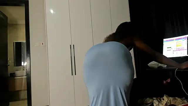 Snapshot of naughty_bigass chatting on 6, 4, 2026 naughty bigass online show from 6, 4, 2026