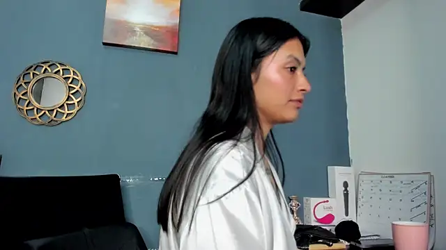 nia  white online show from 24, 12, 2024