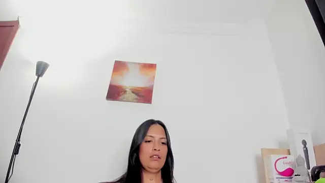 nia  white online show from 7, 4, 2026