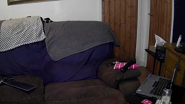 Snapshot of rob2810 chatting on 7, 1, 2026 rob2810 online show from 7, 1, 2026