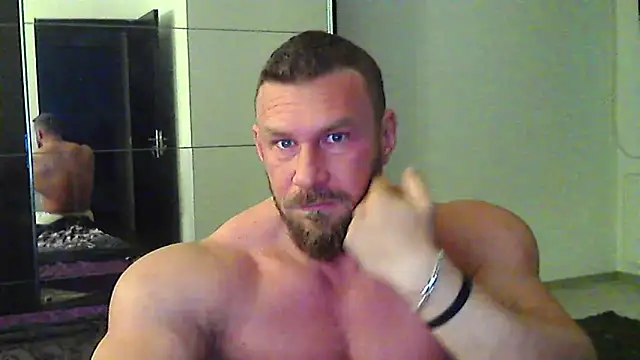 Snapshot of muscularkevin chatting on 4, 5, 2026 muscularkevin online show from 4, 5, 2026